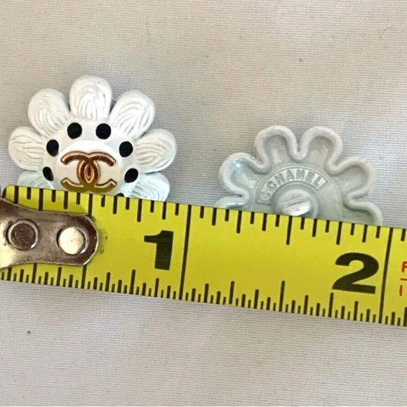 5 - π― Authentic Chanel Vintage Buttons! - Picture 5 of 5